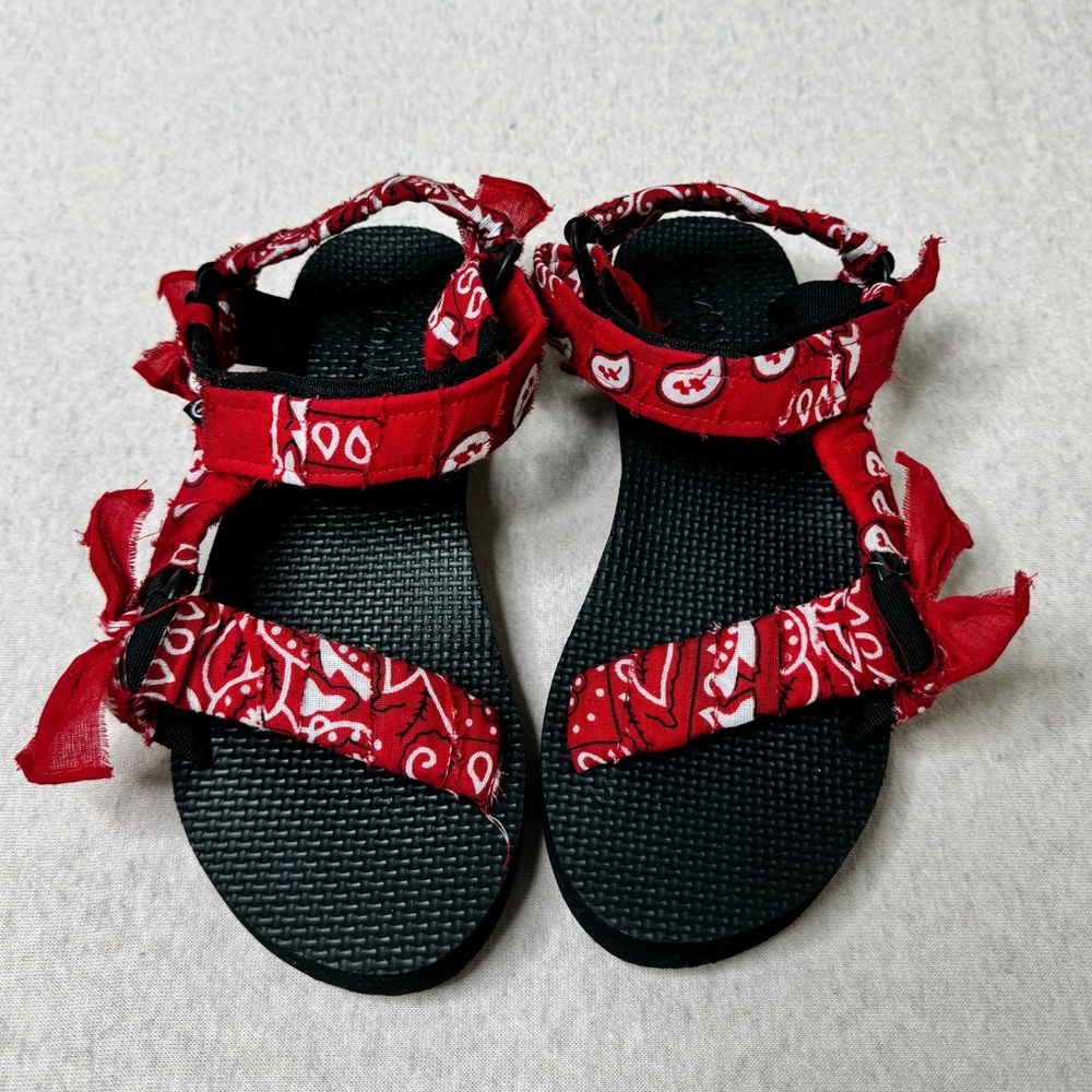 Arizona love trekky bandana red sandals size 11